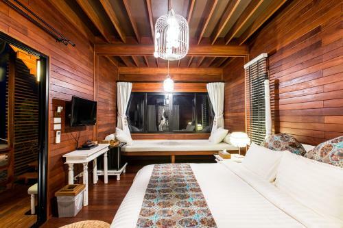 Hotel The Blue Sky Resort @ Koh Payam