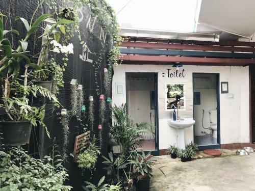 Hostal Baan Nukanong Guesthouse