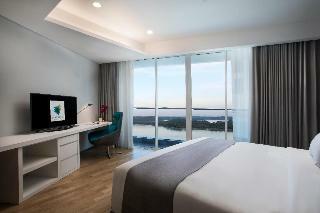 Hotel Pinetree Marina Resort