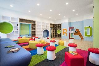 Hotel Pinetree Marina Resort