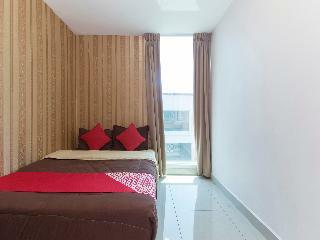 Oyo 439 Night Queen Hotel
