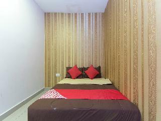 Oyo 439 Night Queen Hotel