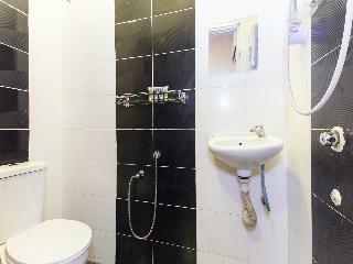 Oyo 439 Night Queen Hotel