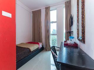 Oyo 439 Night Queen Hotel