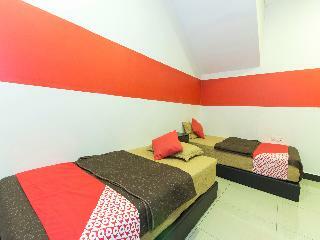 Oyo 439 Night Queen Hotel