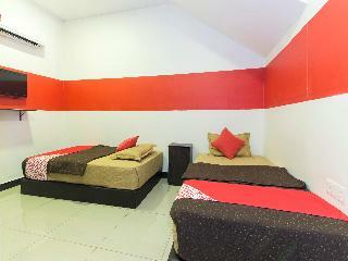 Oyo 439 Night Queen Hotel