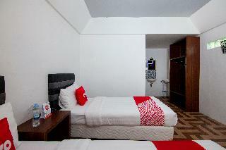 Oyo 1812 Dg Inn
