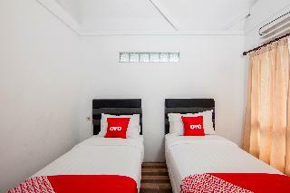 Oyo 1812 Dg Inn