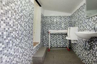 Oyo 1812 Dg Inn
