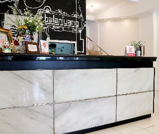 Hotel Oyo 1191 Monalisa Residence And Cafe