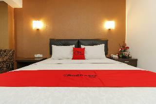 Reddoorz Plus @ Grand Populer Hotel