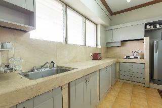 Tropicana Suites Hotel