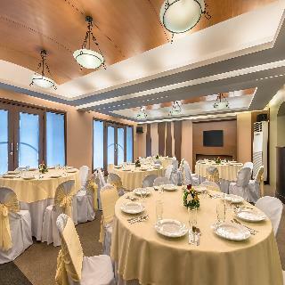 Tropicana Suites Hotel