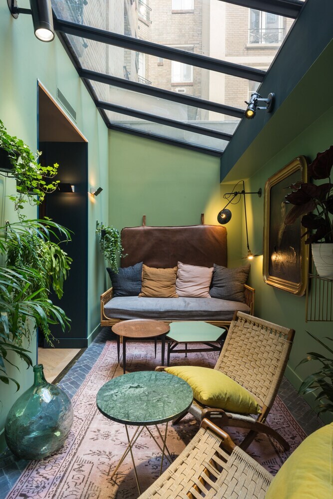 Coq Hotel (Community Of Quality)