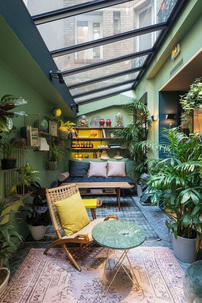 Coq Hotel (Community Of Quality)