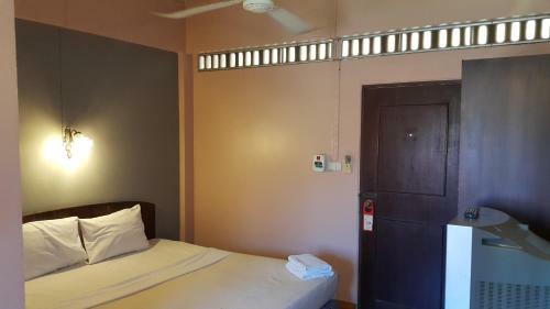 Hostal A Mansion Hotel