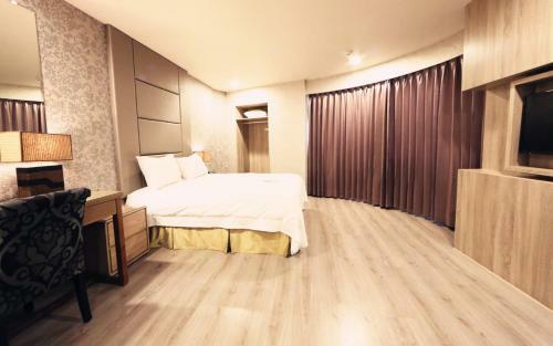 Grand Earl Hotel