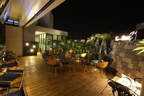 Grand Earl Hotel