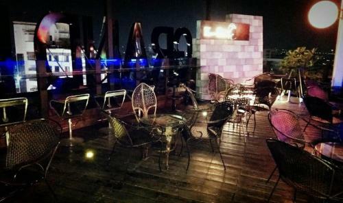Grand Earl Hotel