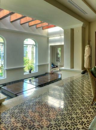 Hotel Emerald Estates