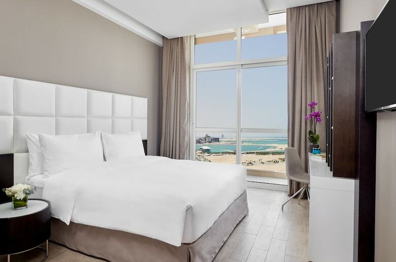 Hotel Staybridge Suites Doha Lusail