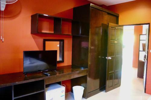 Hostal Baan Oui Guest House