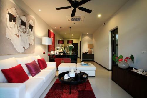 Two Villas Holiday Phuket: Onyx Style Nai Harn Beach