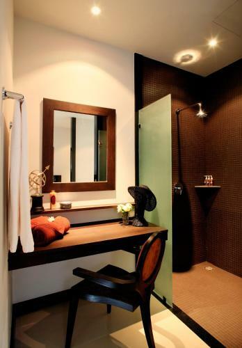 Two Villas Holiday Phuket: Onyx Style Nai Harn Beach