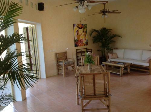 Bed & Breakfast Aree's Lagoon House