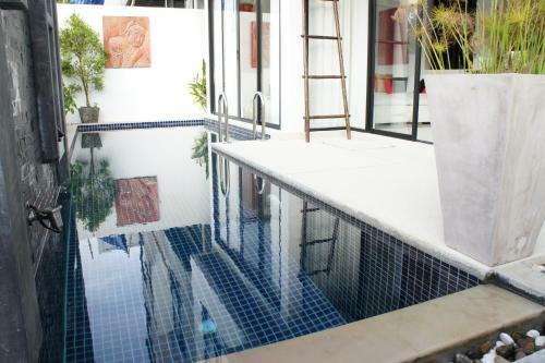 Villa Phuket Deluxe - By The Lake