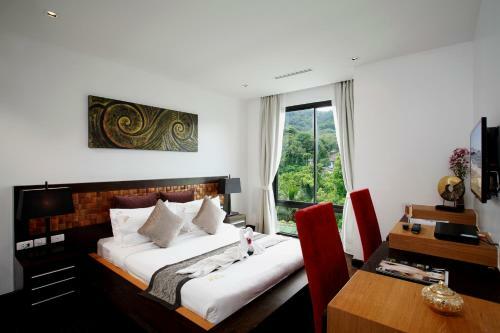 Villa Phuket Deluxe - By The Lake