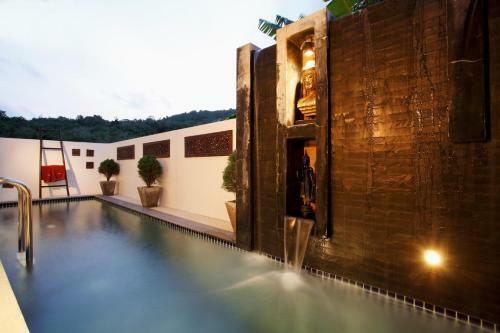 Villa Phuket Deluxe - By The Lake