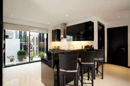 Villa Phuket Deluxe - By The Lake