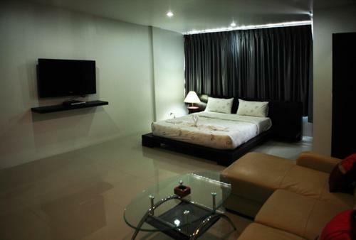 Naiharn Beach Road Apartment