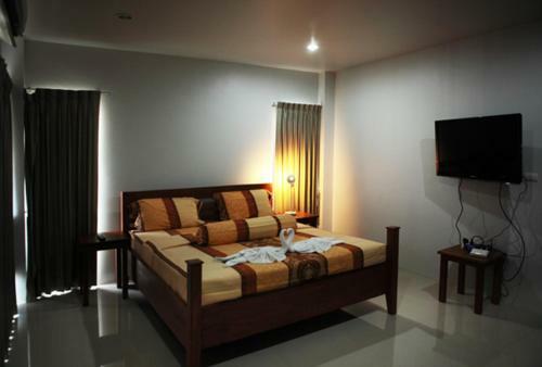 Naiharn Beach Road Apartment