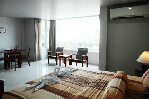 Naiharn Beach Road Apartment