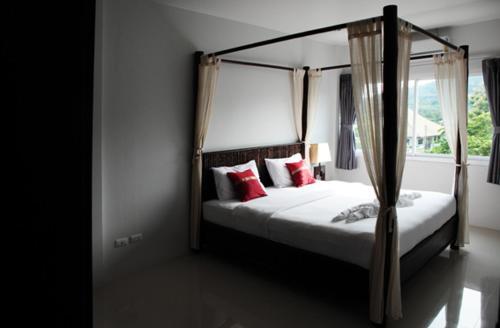 Naiharn Beach Road Apartment