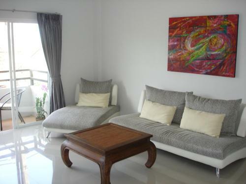 Naiharn Beach Road Apartment