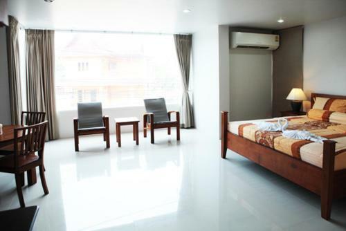 Naiharn Beach Road Apartment