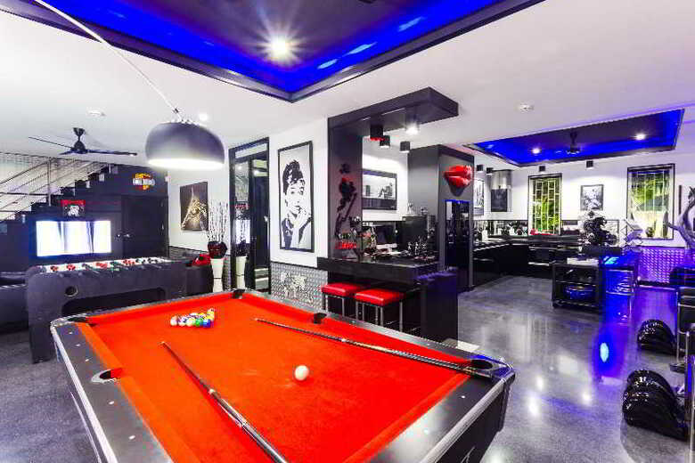 Hotel Greg's Club