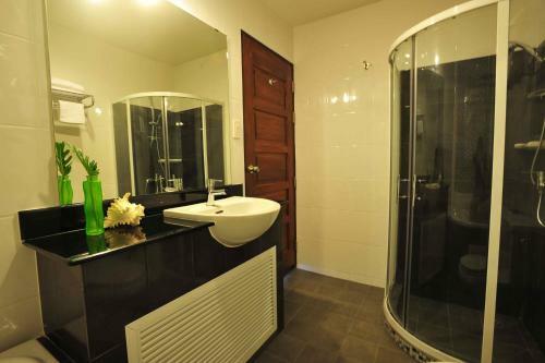 Apartamentos Chalong Beach Front Residence