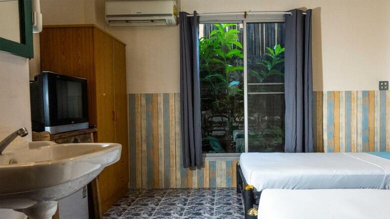 Hostal Sabina Guesthouse