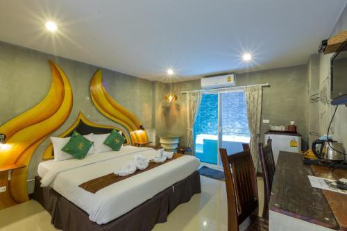 Hostal Baan Kamala Hostel & Guesthouse