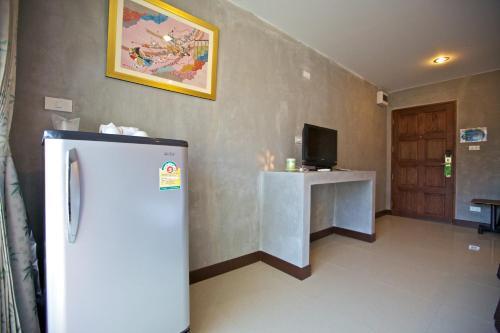 Hostal Baan Kamala Hostel & Guesthouse