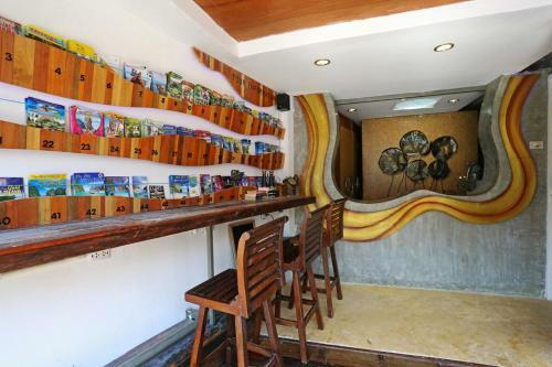 Hostal Baan Kamala Hostel & Guesthouse