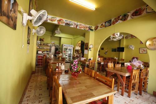 Hostal Baan Kamala Hostel & Guesthouse