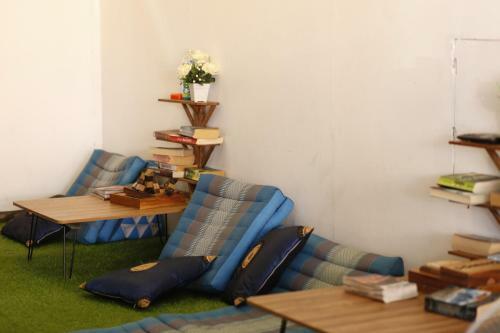 Hostal Baan Kamala Hostel & Guesthouse