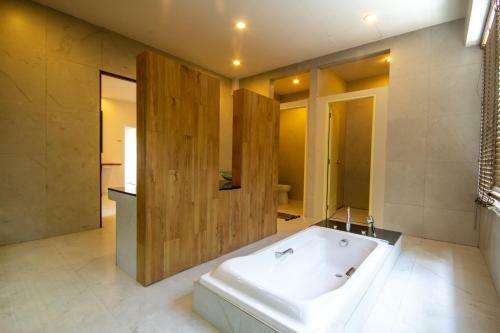 Hotel Grand Bleu Ocean View Pool Suite