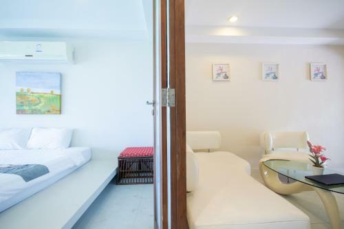 Hotel Grand Bleu Ocean View Pool Suite