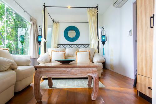 Hotel Grand Bleu Ocean View Pool Suite